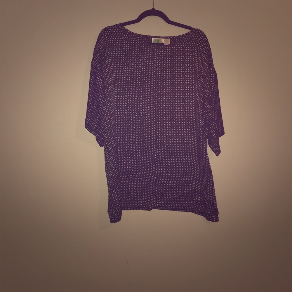 A short sleeves blouse